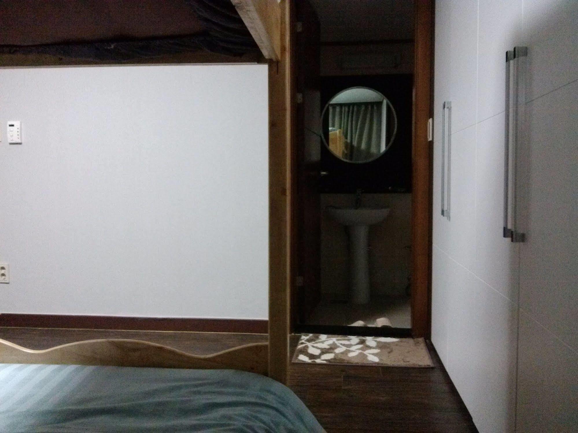K Star Road Guesthouse - Hostel 首爾 外观 照片