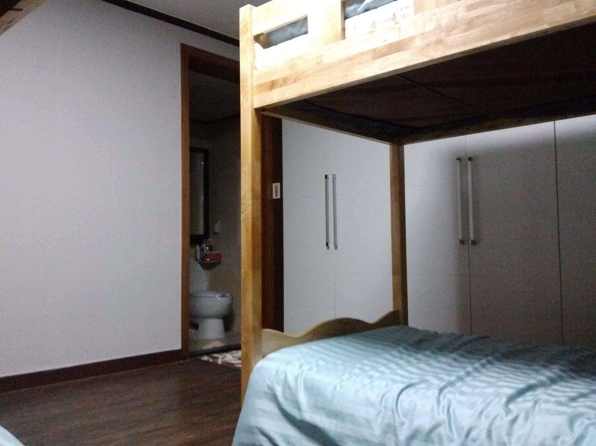 K Star Road Guesthouse - Hostel 首爾 外观 照片